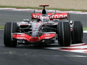 fernandoalonso_mclaren-mercedes_magnycours_2007_3